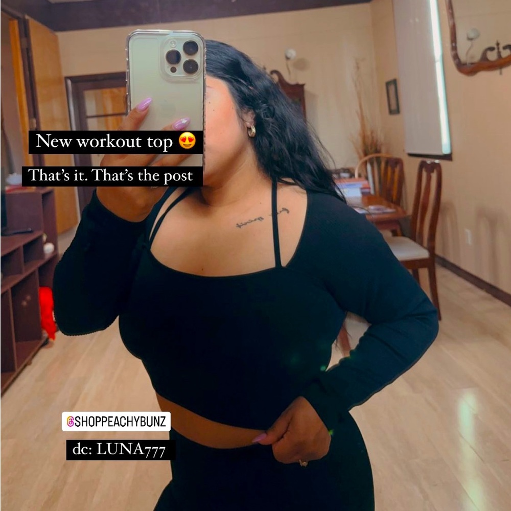 Cropped workout top 🖤